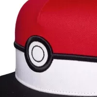 Pokémon kšiltovka - detail vyšívaného Poké Ballu