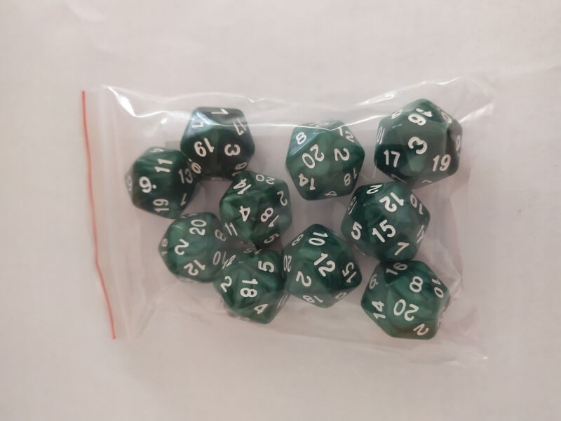 Dvadsaťstenná kocka Pearl D20 Green/White - 1 ks
