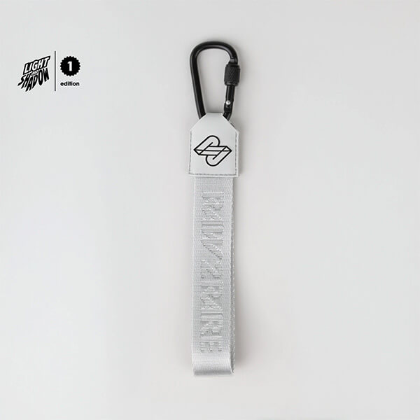 Rozlišovacia karabína na album Raw2Rare 2Hook - White