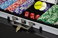 Poker set 500ks žetonů Ultimate 5-1000 - obsah balení