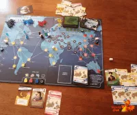 Desková hra Pandemic - kooperativní hra pro 2 - 4 hráče