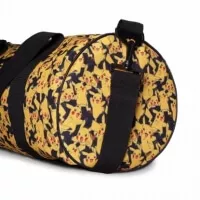 Pokémon Duffle Bag Pikachu AOP - cestovní taška - boční strana