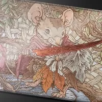 Magic hraci podlozka - Bloomburrow (Holofoil) umelecka